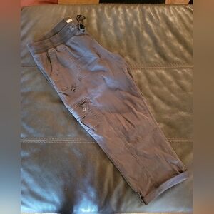 EUC Maurices Gray Capri Cargo Pants W/Gunmetal Hardware Sz 16